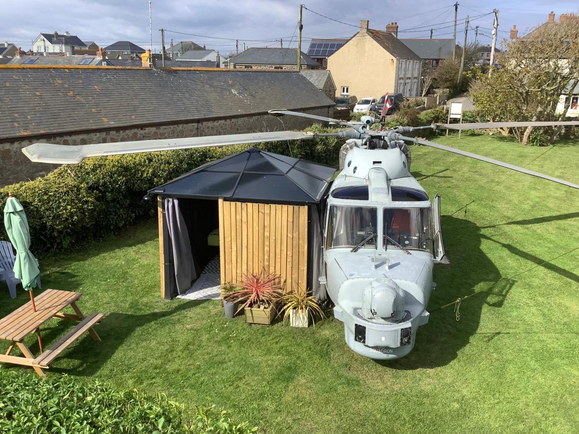 Haelarcher Helicopter Glamping Helston Bagian luar foto